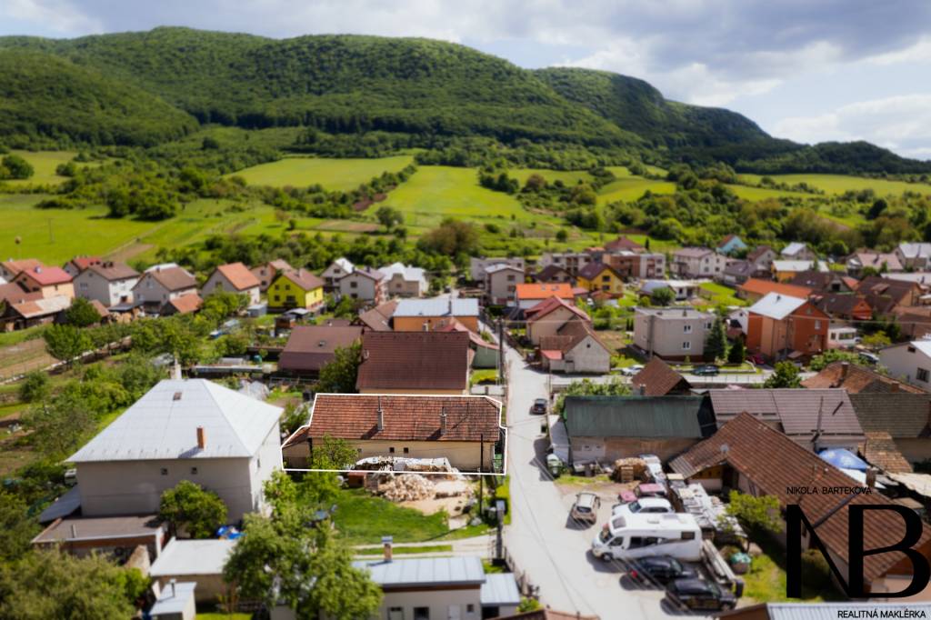 Na predaj rodinný dom v malebnej obci Omšenie - 13