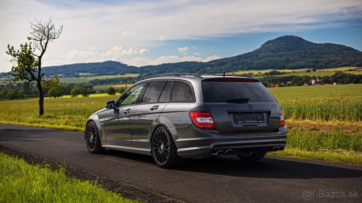 Mercedes AMG R19 - 13