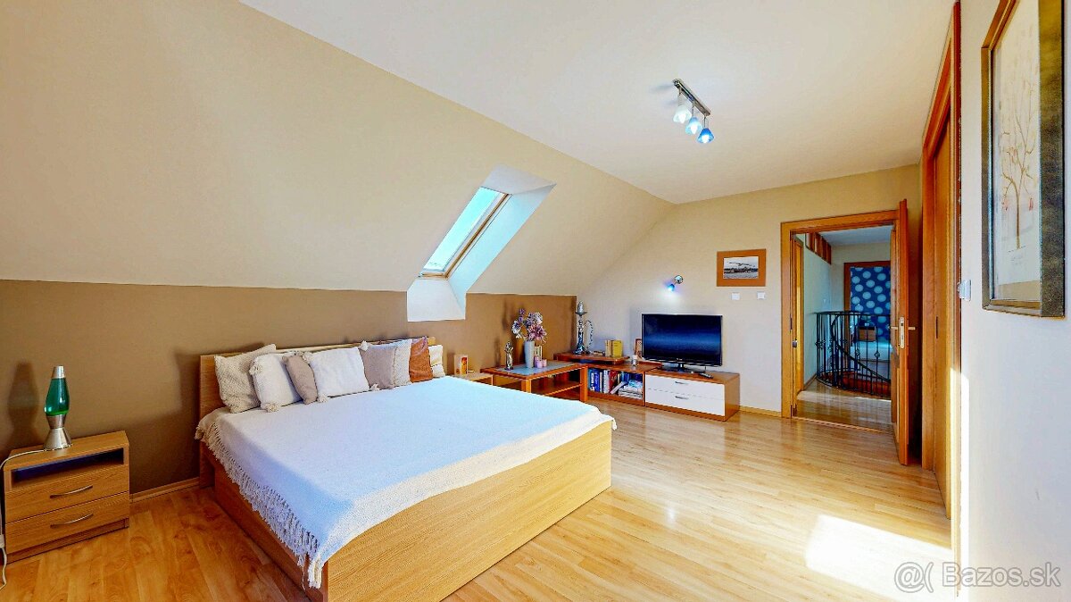 Priestranný RD s veľkorysým 12-ár pozemkom v obci Ďurďošík - 13