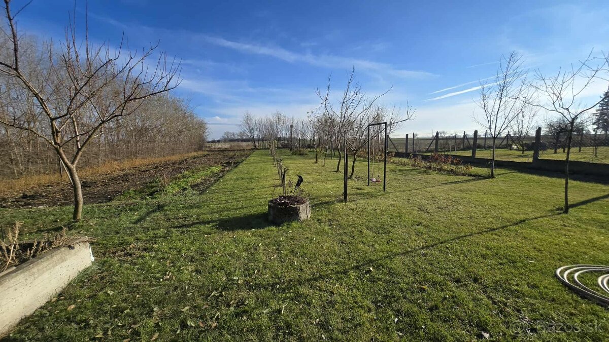 Rodinný dom s rozsiahlym pozemkom, bazénom, letnou kuchynkou - 13