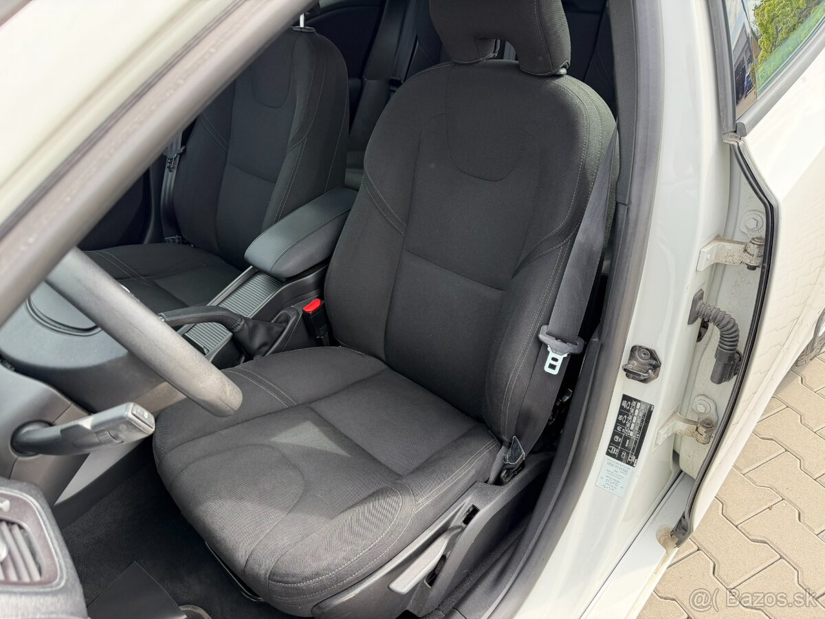 Volvo V40 D2 Momentum - 13