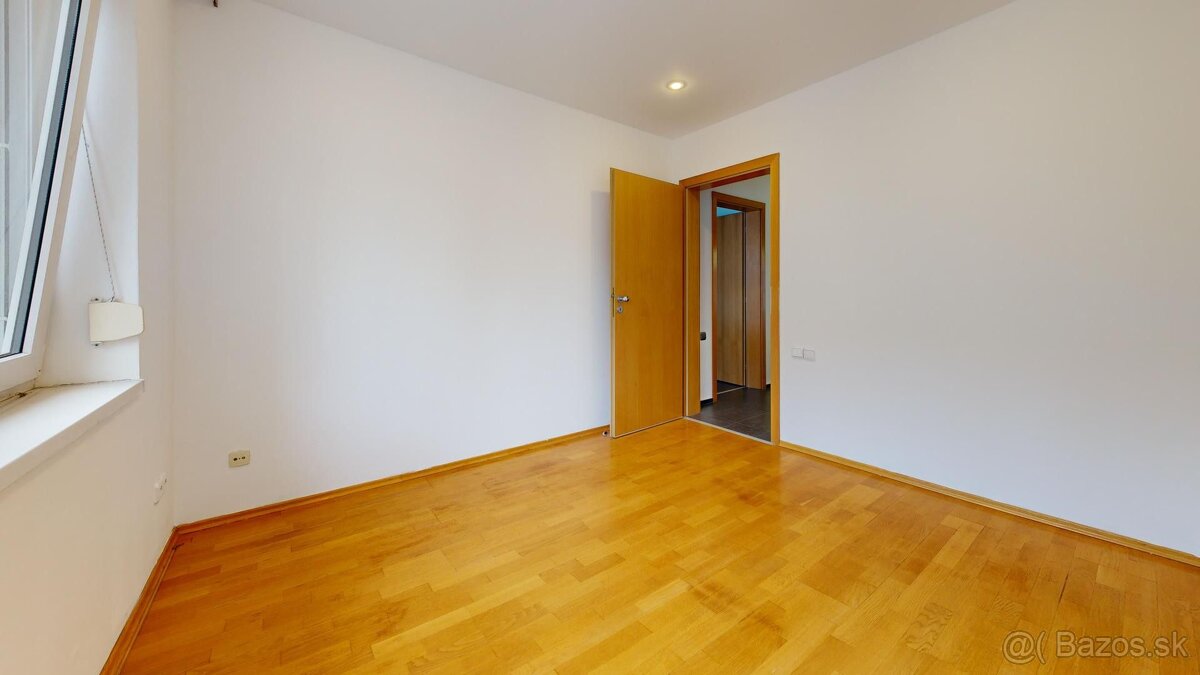 NA PREDAJ VEĽKÝ RODINNÝ DOM SENICA - 13