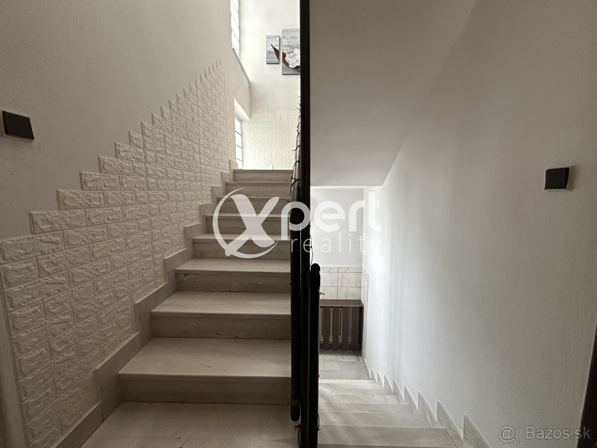 ZNÍŽENÁ CENA.NA PREDAJ RODINNÝ DOM S GARÁŽOU A ZÁHRADOU - 13