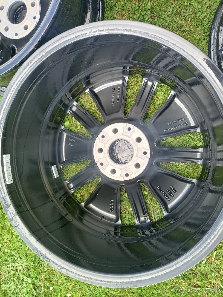 Original R18 Mercedes EQA - 13