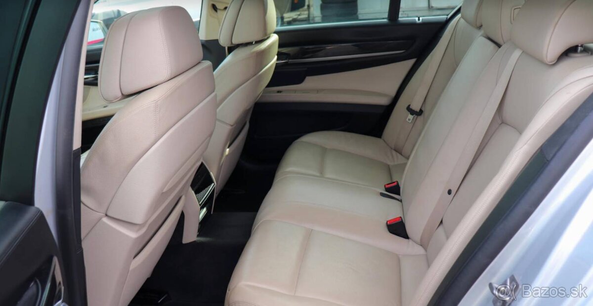 BMW Rad 7 740d xDrive - 13