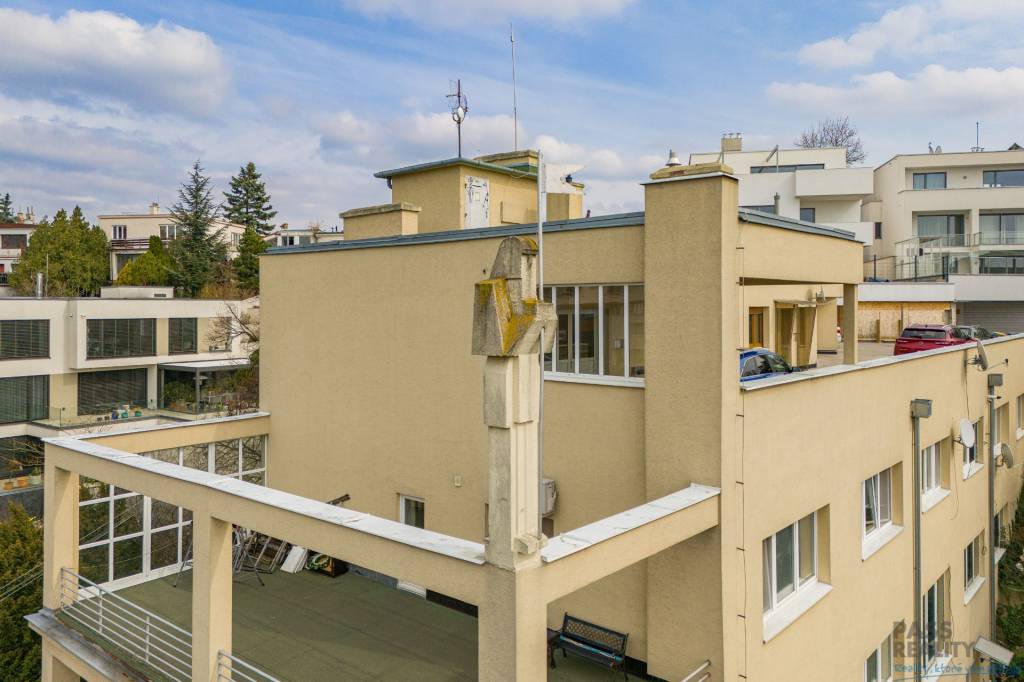 NA PREDAJ veľký 1 izbový byt s impozantnými výhľadmi na hrad - 13