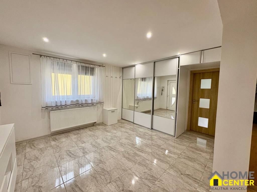 NA PREDAJ 4 izbový zrekonštruovaný rodinný dom v Kolárove - 13