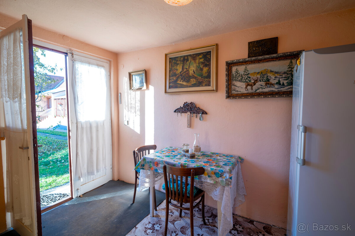 Na predaj dva rodinné domy na jednom pozemku v Krásnohorskom - 13