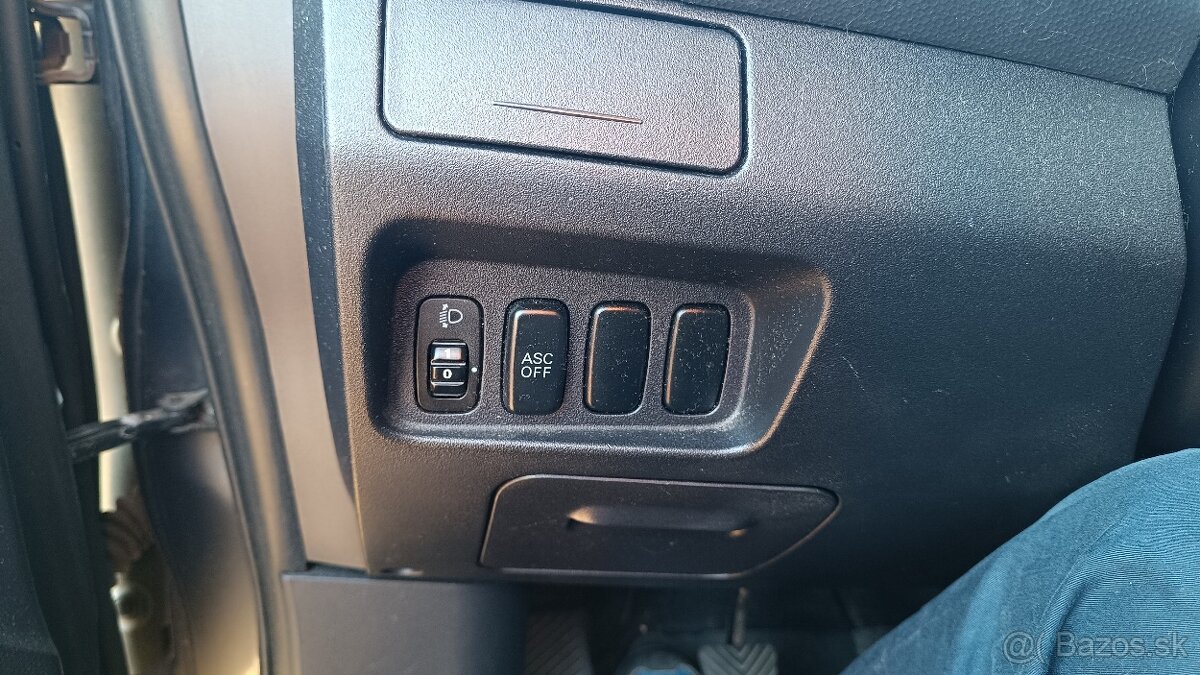 Citroen C-Crosser 2,2Hdi, 7miest, 4x4 - 13