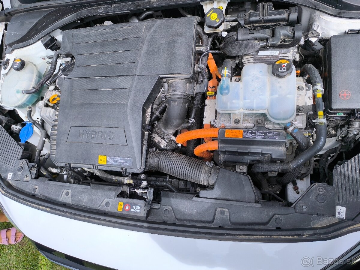Hyundai IONIQ hybrid - 13