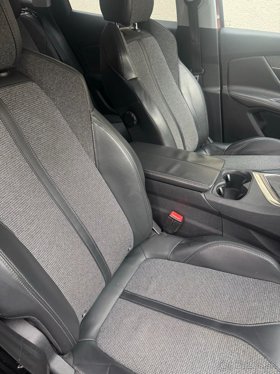 PEUGEOT 3008 2.0 BlueHDi ALLURE - 13