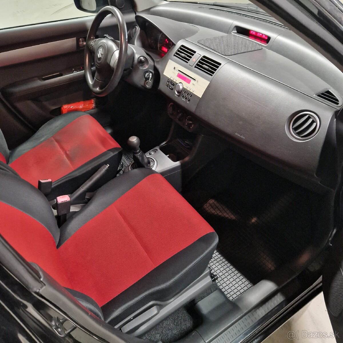 Suzuki Swift 1.3i - 13