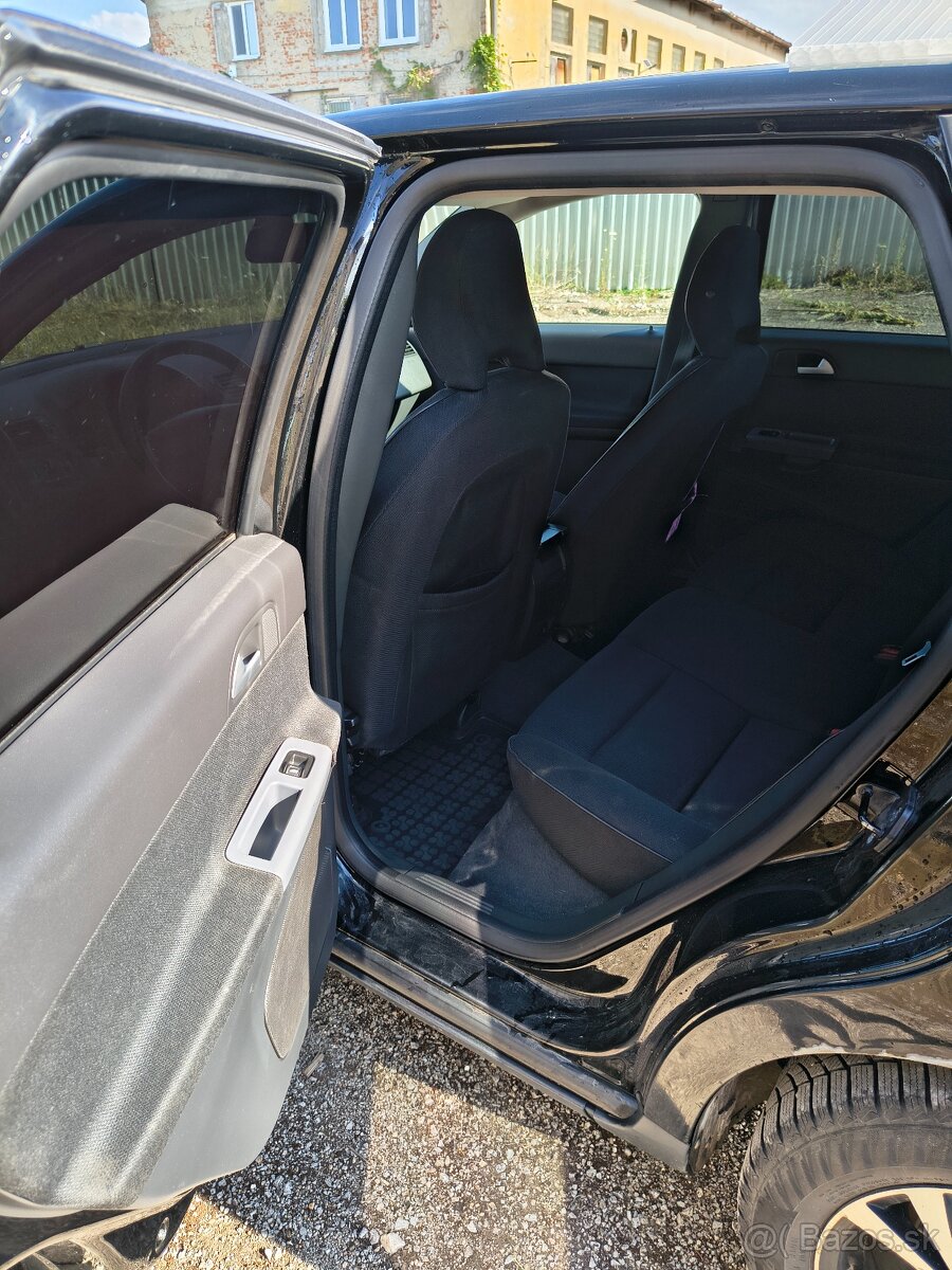 Volvo v50/ford focus combi - 13
