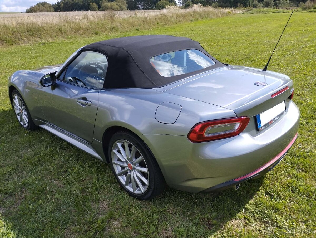 Fiat 124 Spider Kabriolet - 13