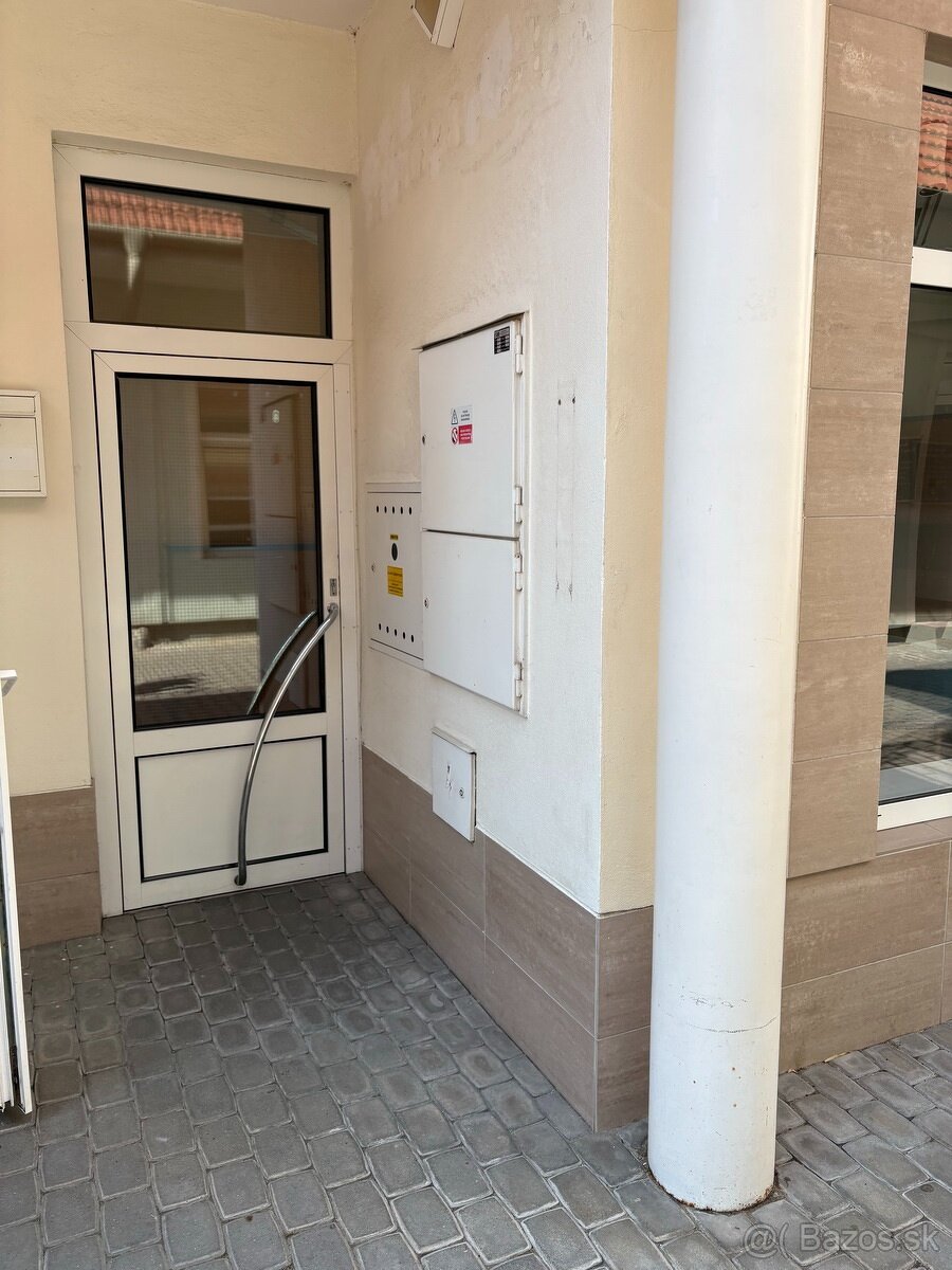 Na prenájom obchodný priestor 30 m2 v centre, Nitra - 13