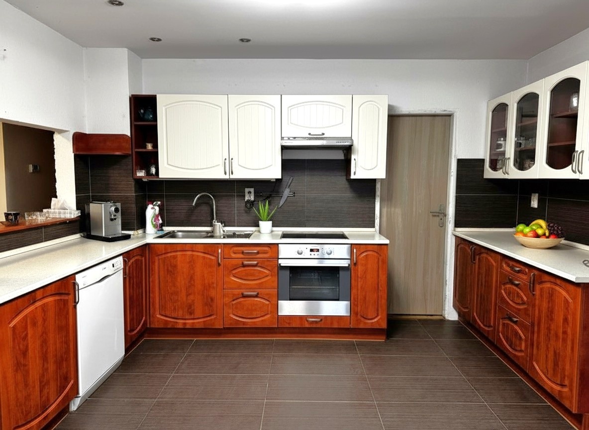 NA PREDAJ rodinný dom - Bánovce nad Bebravou - 13