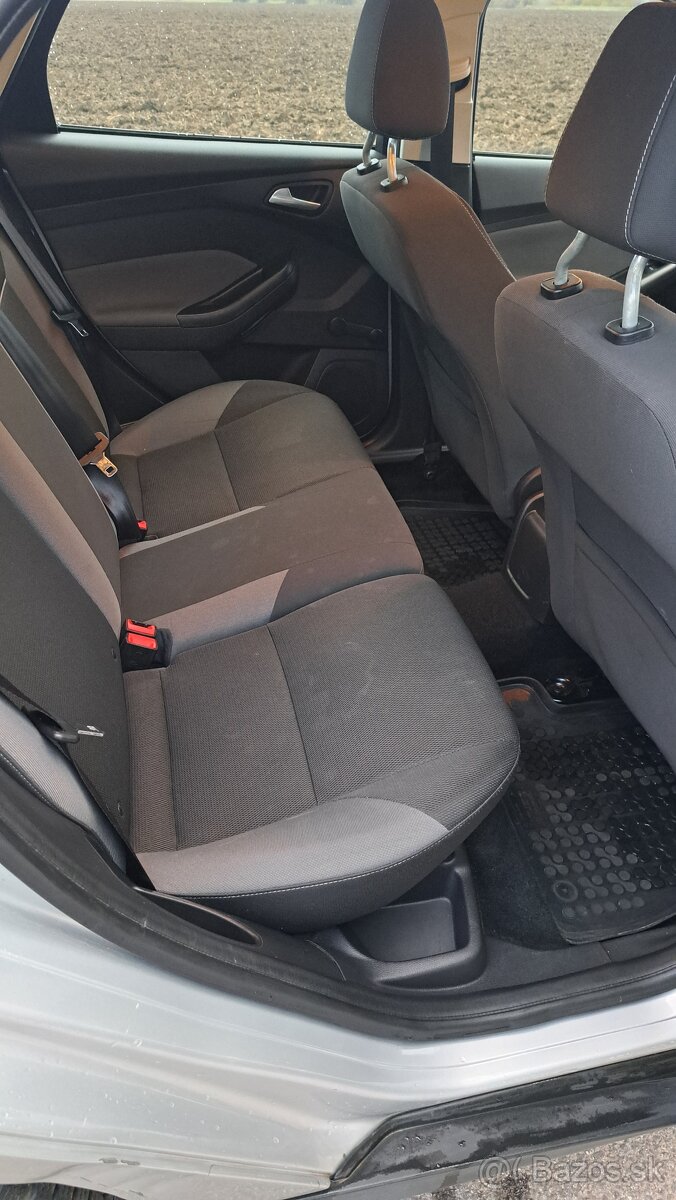 Predám Ford Focus combi - 13