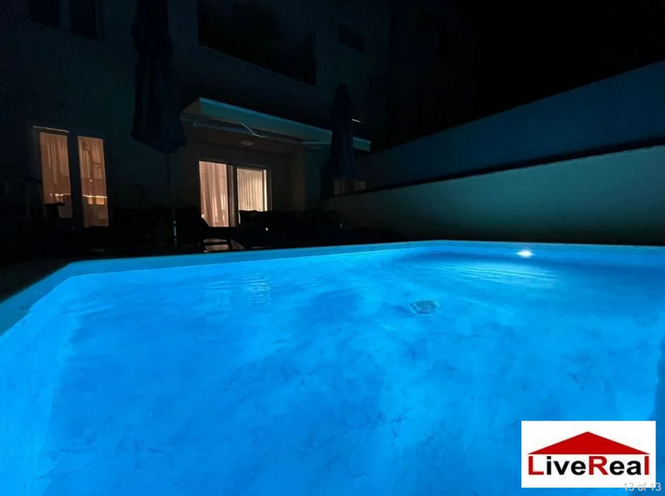 Makarska 3i, centrum, terasa 77m2, súkromný bazén, parking - 13