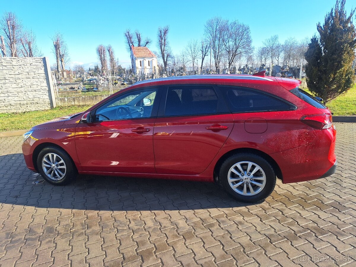 HYUNDAI I30 COMBI 1,4 BENZÍN ROK 2018 - 13