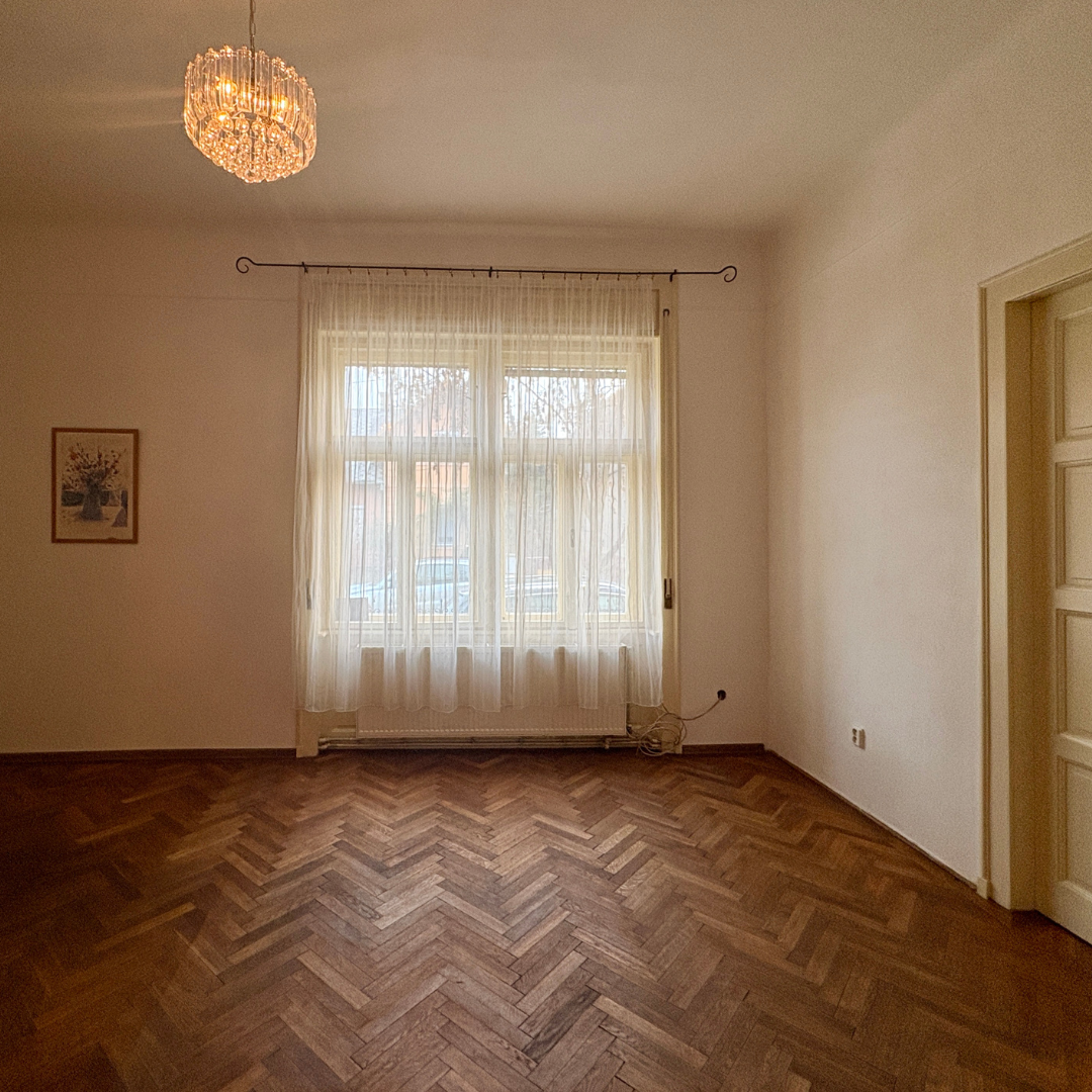 Meštiansky 5 izbový dom v srdci Šiah - 13