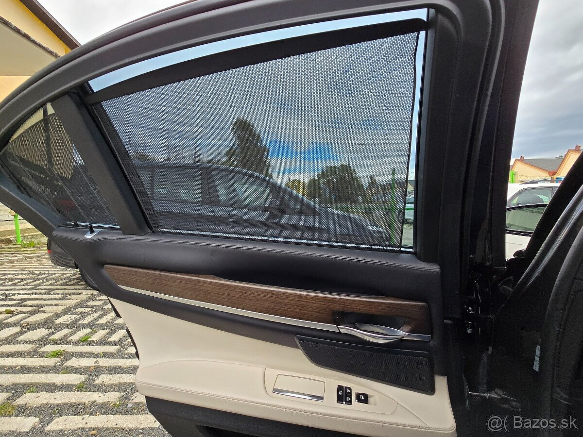 BMW 750i xDrive - 13