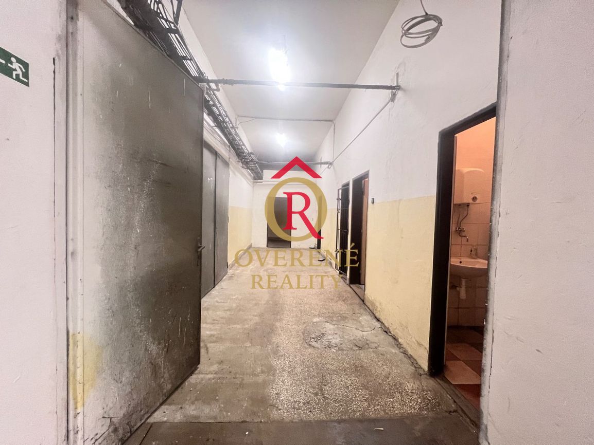 Na prenájom sklad 1474 m² s nakladacími rampami a kancelársk - 13