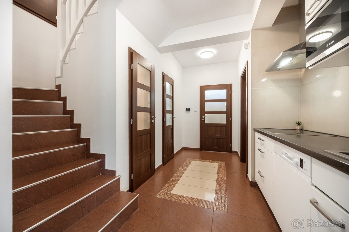 Na predaj 5 izbový rodinný dom Hrubý Šúr okres Senec - 13