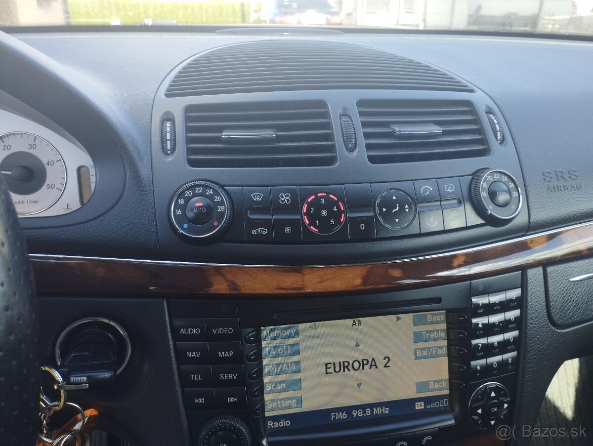 Mercedes Benz E - 13