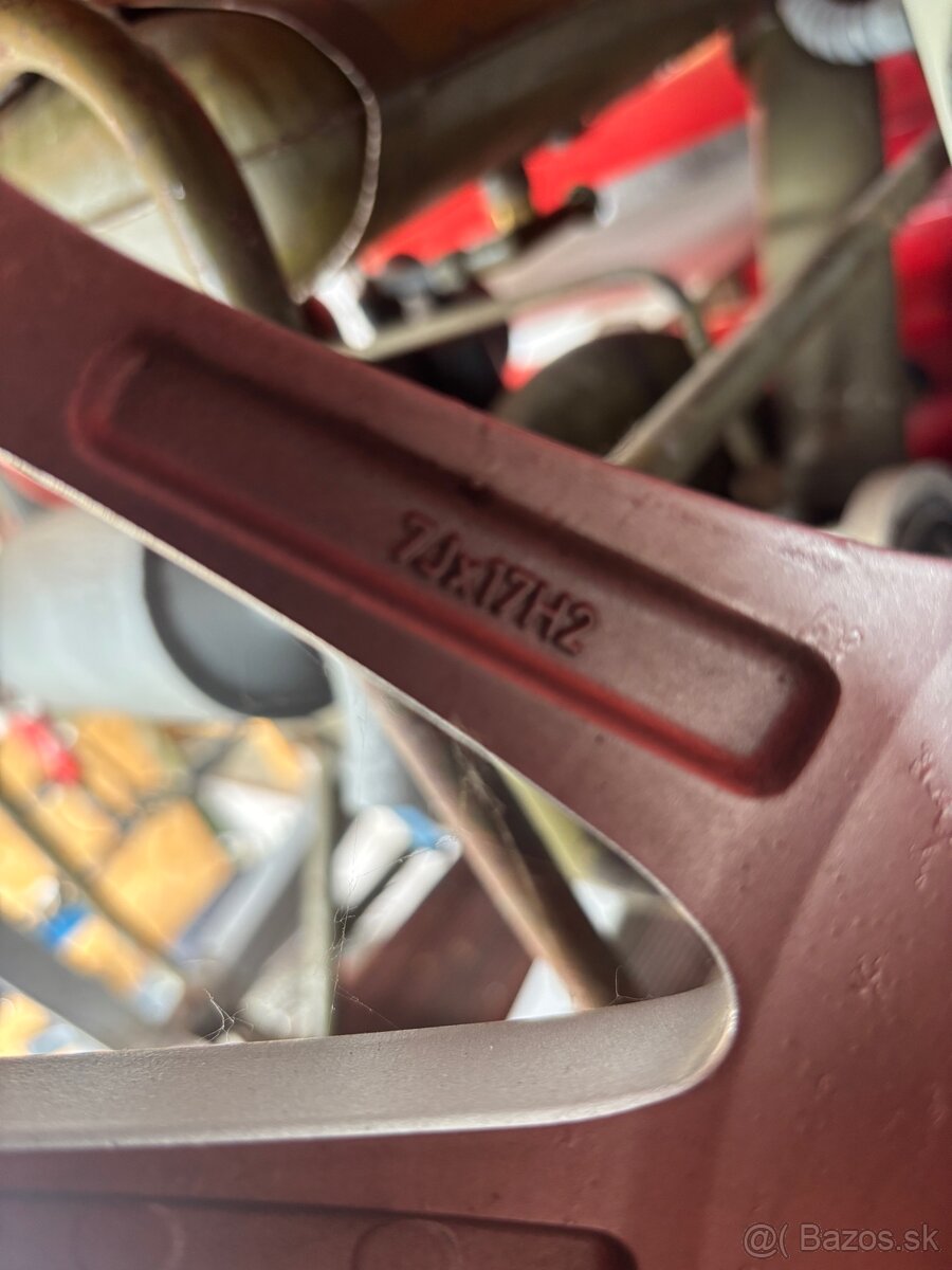 Predám na alfu Romeo pneumatiky obuté na elektrónoch r17 - 13