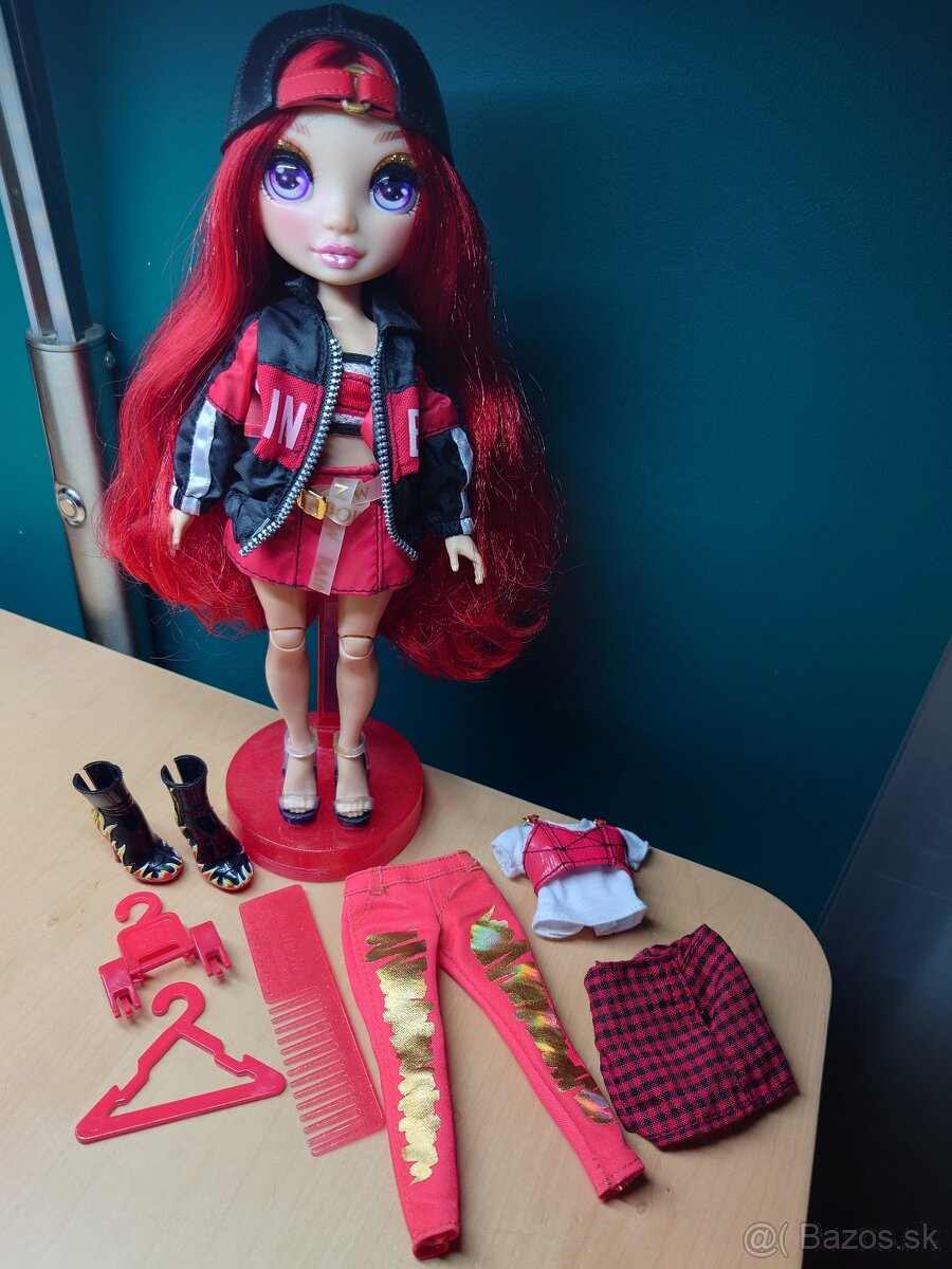 13x bábiky Rainbow High - 13