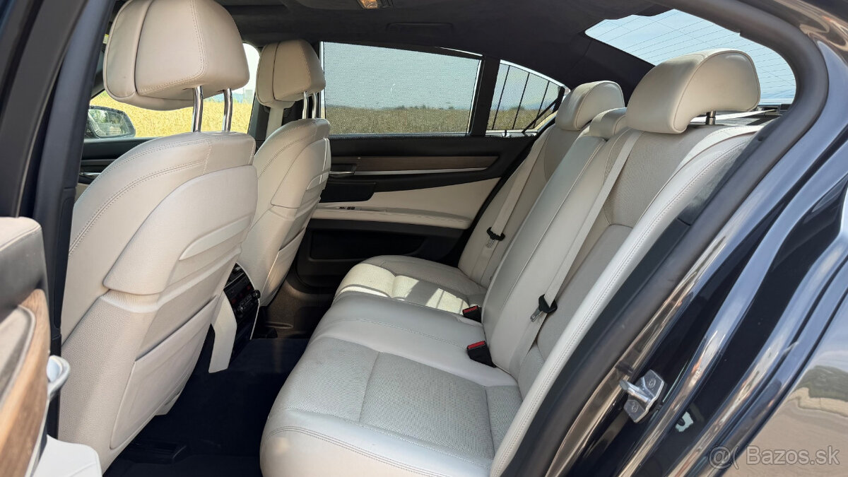 BMW Rad 7 750i xDrive - 13