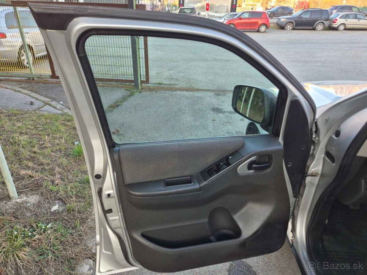 Nissan Pathfinder 2.5 dCi SE - 13