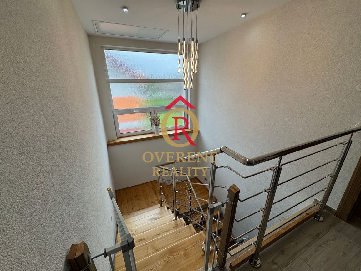 NA PREDAJ : Luxusný, kompletne zariadený rodinný dom – Ivach - 13