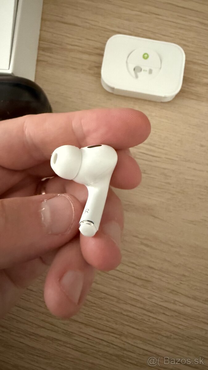 Apple AirPods Pro 2022 + Nomad Leather Case Brown - 13