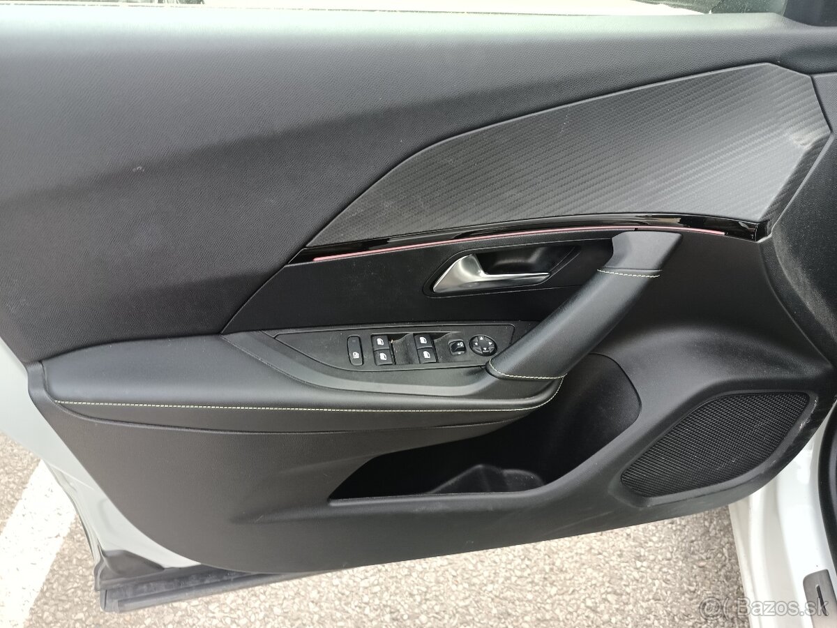 Peugeot 2008 gt elektro - 13