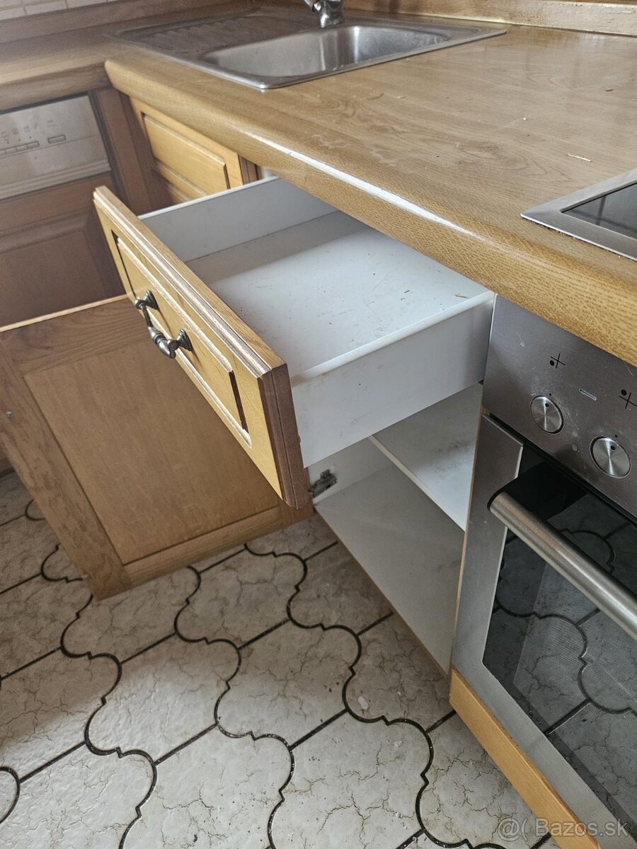 Masivní kuchyňská linka z Německa se spotřebiči - 13