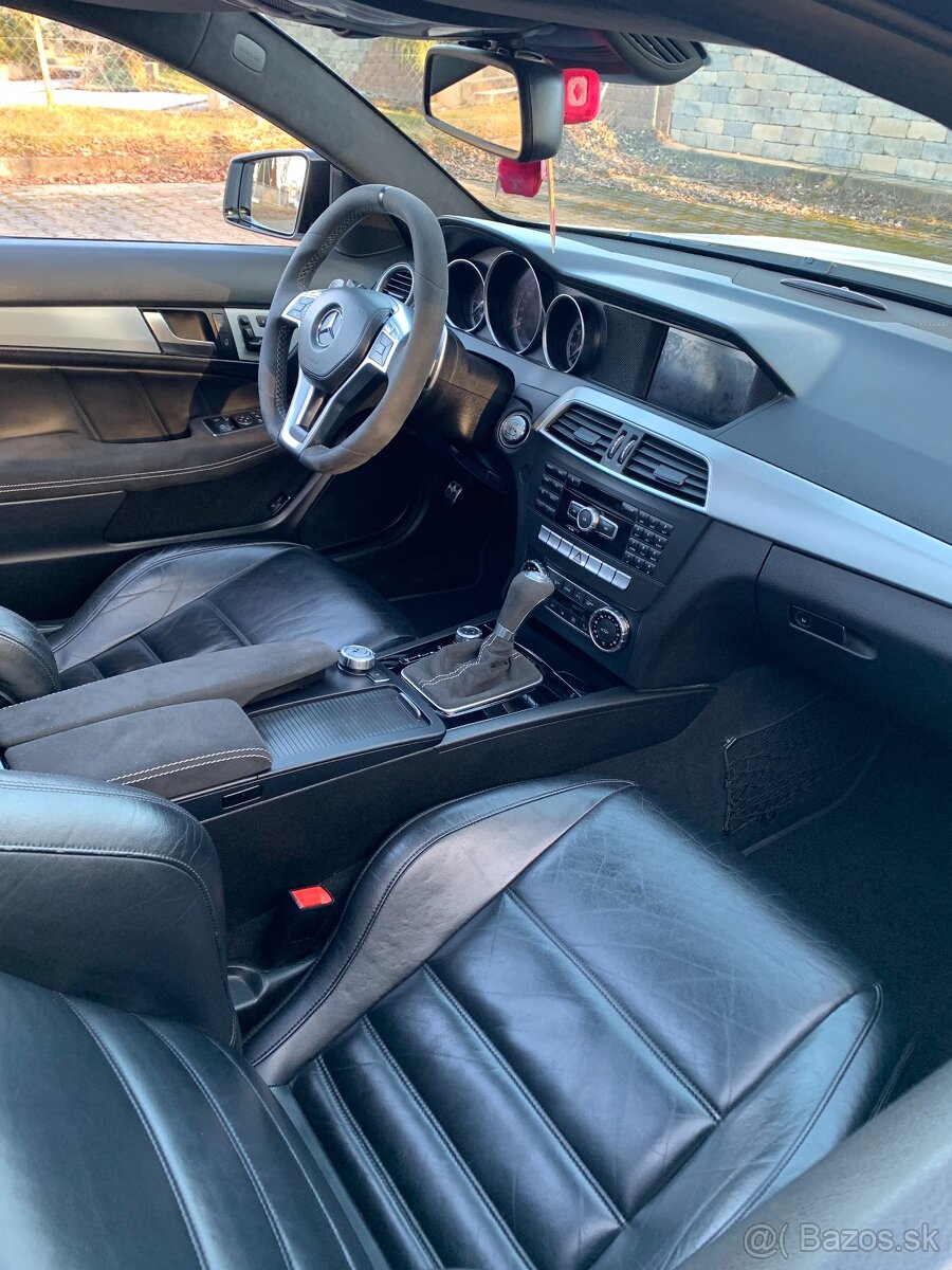 MERCEDES BENZ C63 AMG 2011 6.2 V8 400KW COUPE/PANO/KEYLESS - 13