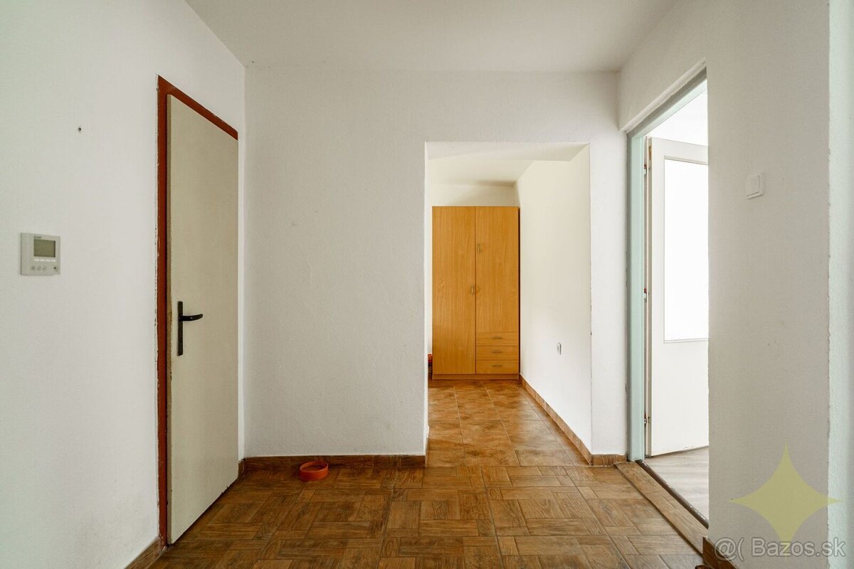 REZERVOVANÉ - Exkluzívny predaj rodinného domu v obci Jelšov - 13