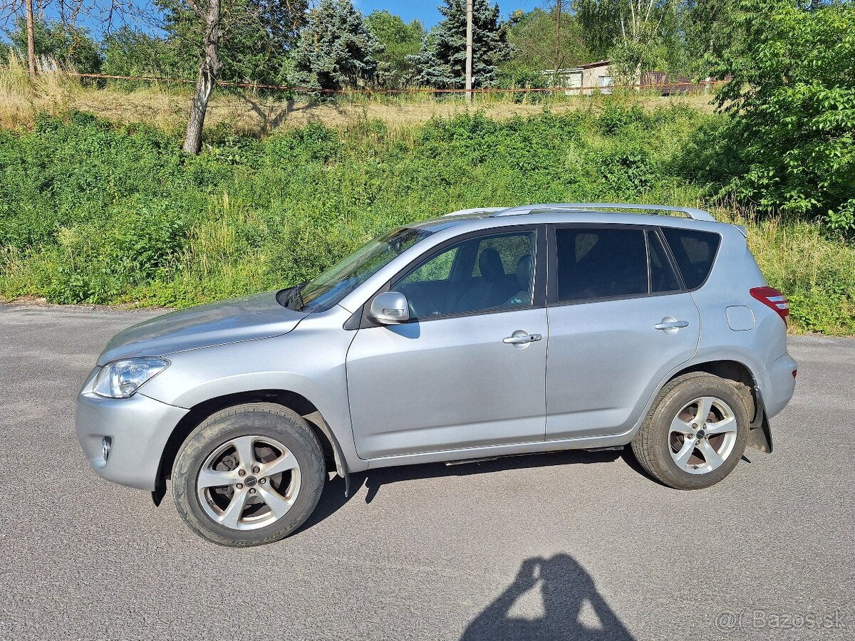 Toyota RAV4 2.2 D-4D 110kW 4x4 - 13