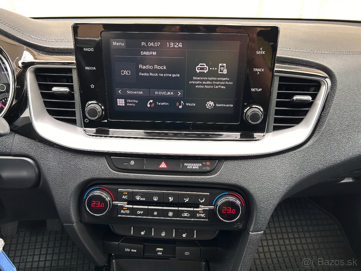 KIA CEED SW 1,5 T-GDi 118kW MT6 GOLD - 13