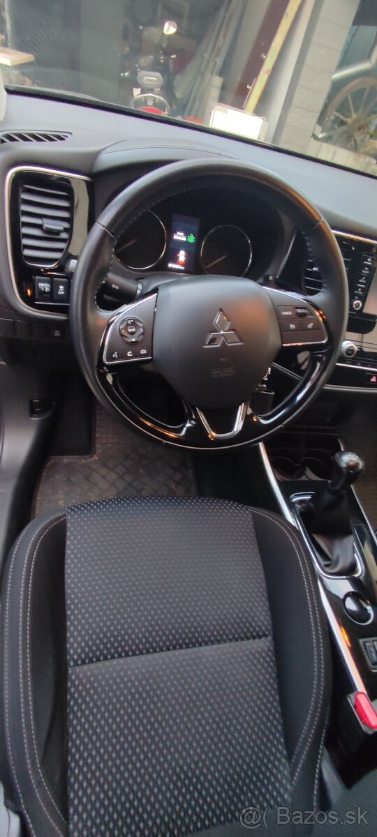 Mitsubishi Outlander - 13