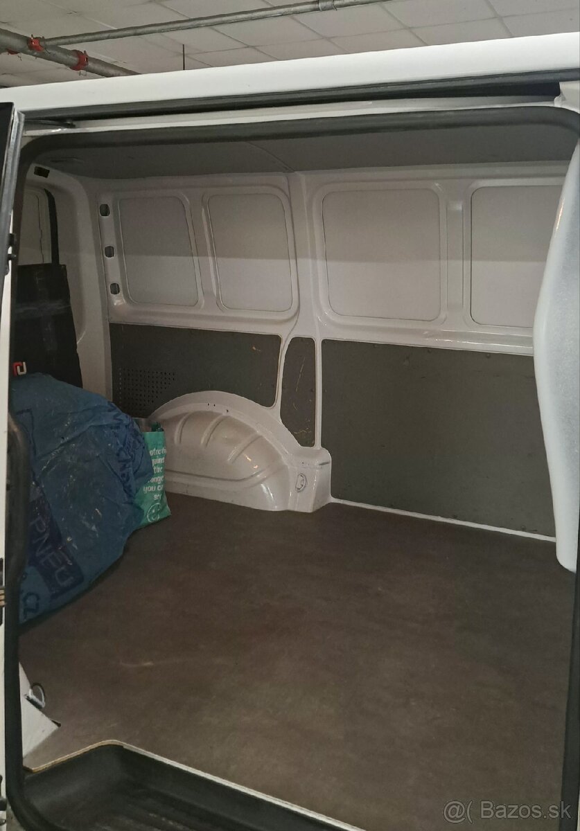 VW TRANSPORTER LIMITED EDITION spěchá - 13