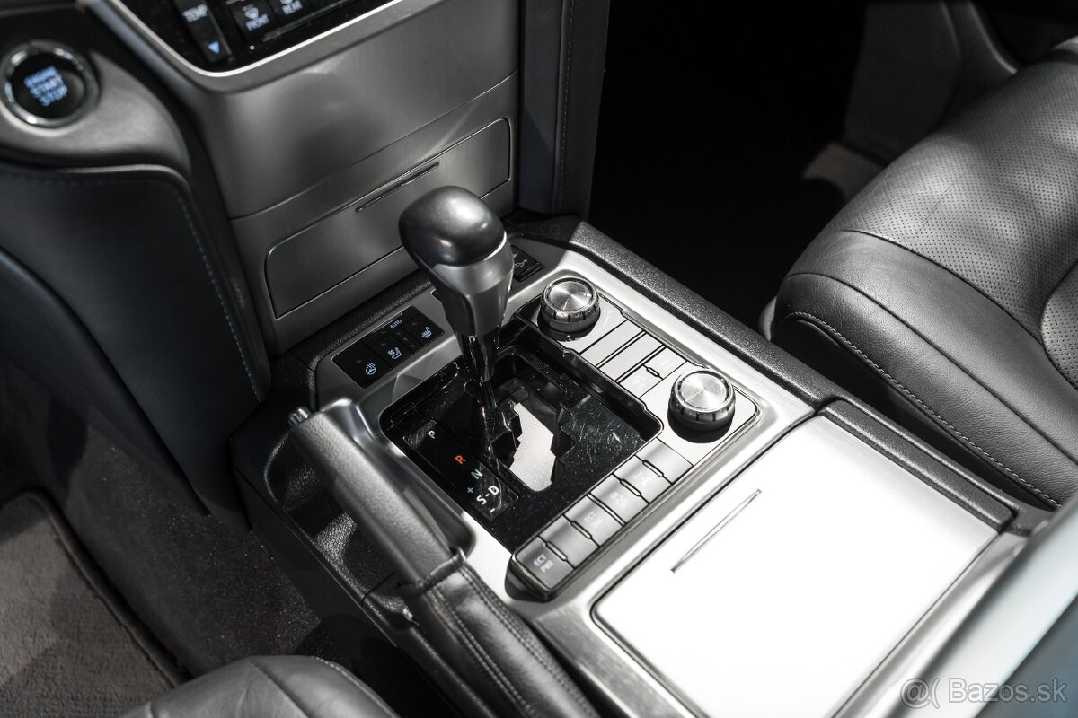 Toyota Land Cruiser 200 - 13