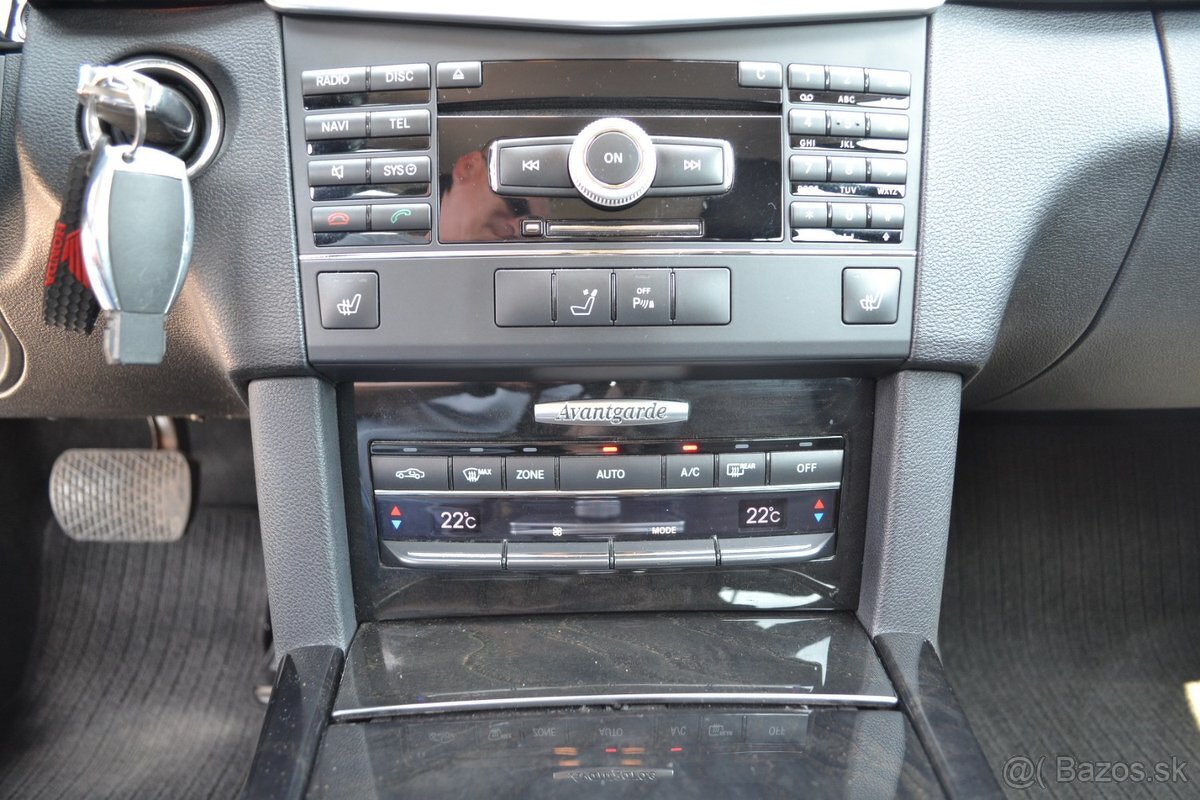 Mercedes-Benz E trieda Kombi 350CDI - 13