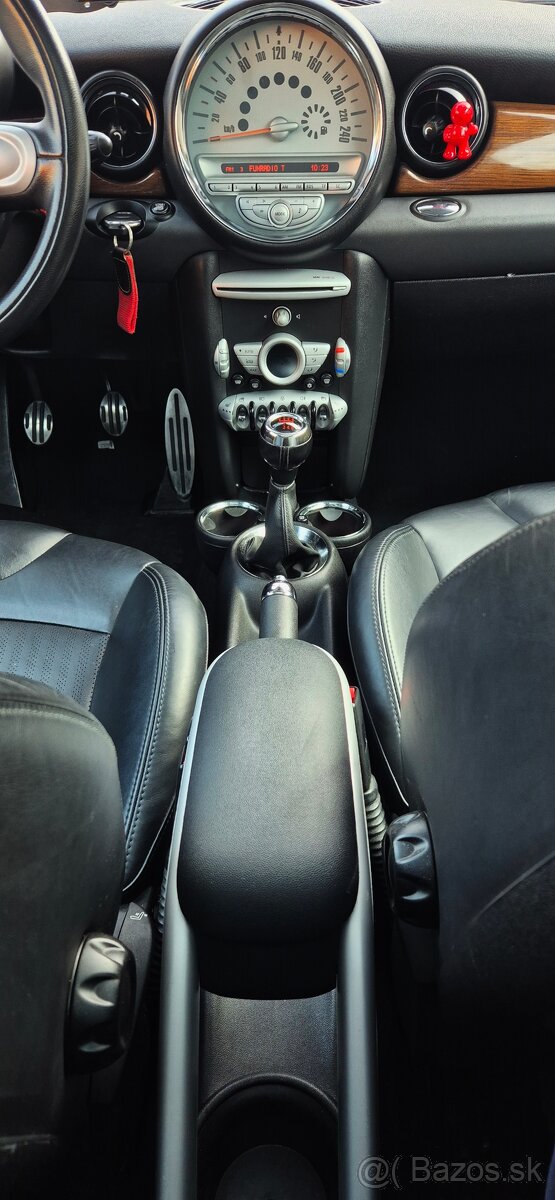 Mini Cooper S 1.6i - 127 kW - 13