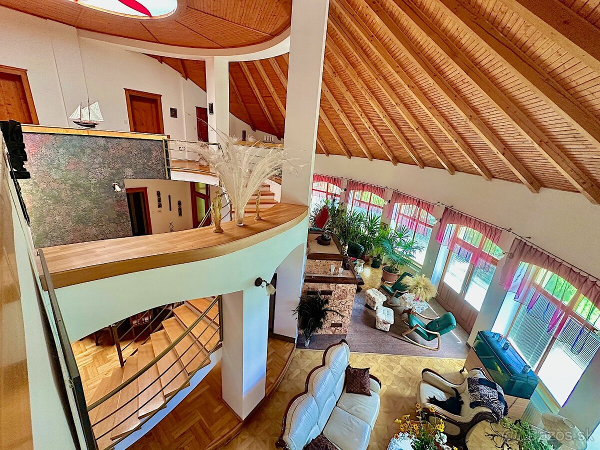 7-izb. Rodinný dom s bazénom na pozemku 5.100 m2 - 13