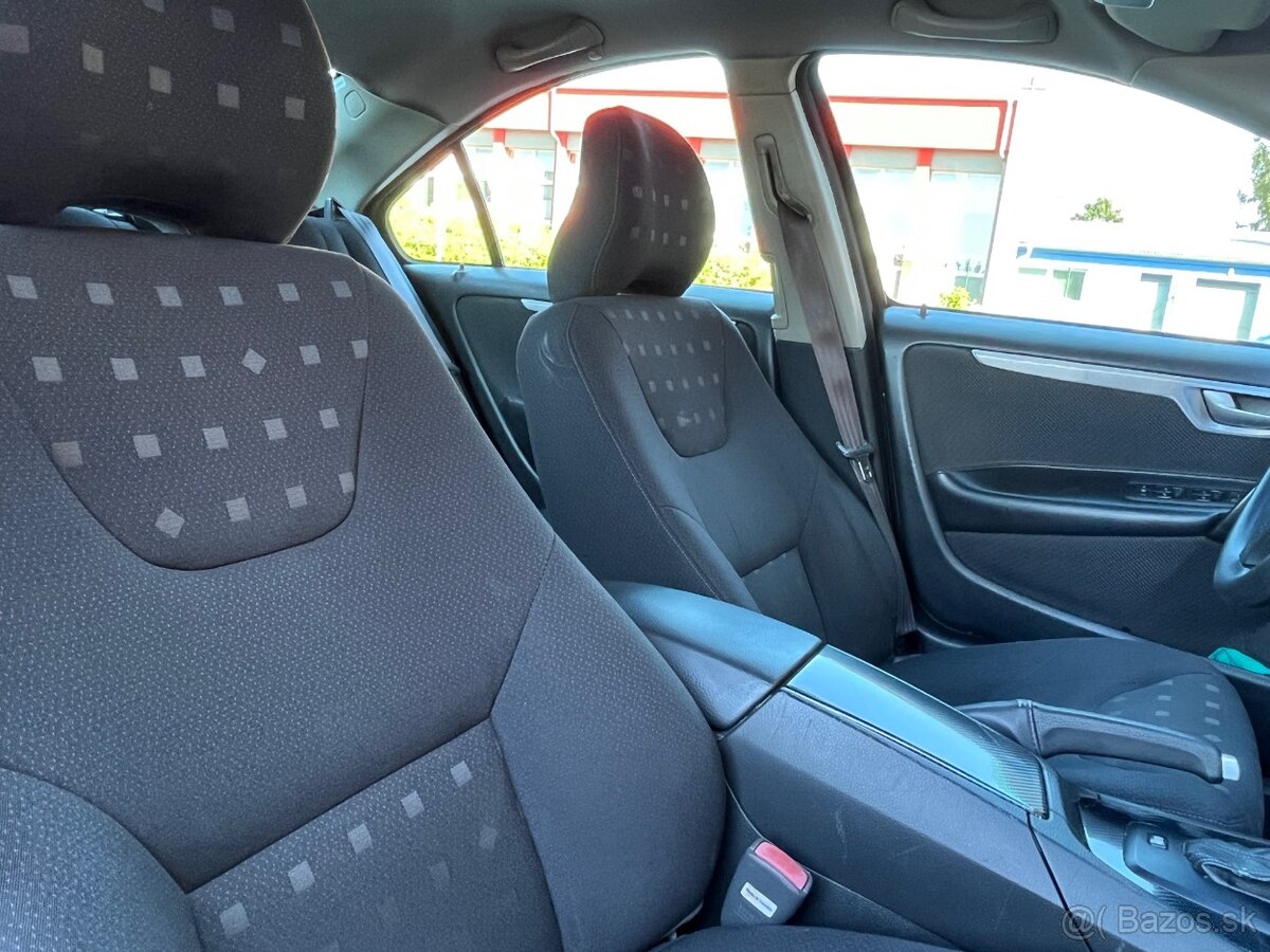 Volvo S60 2.4 D5 Automatic - 13