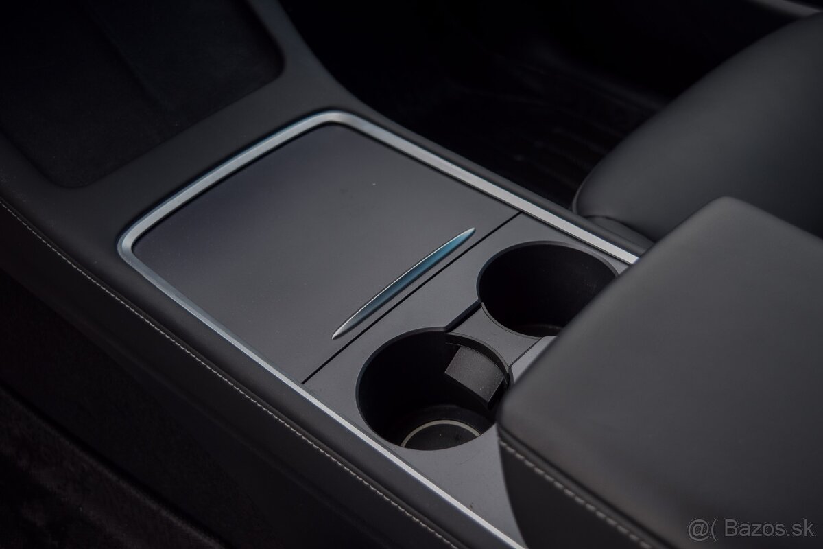 Tesla Model Y Long Range Dual Motor AWD - 13