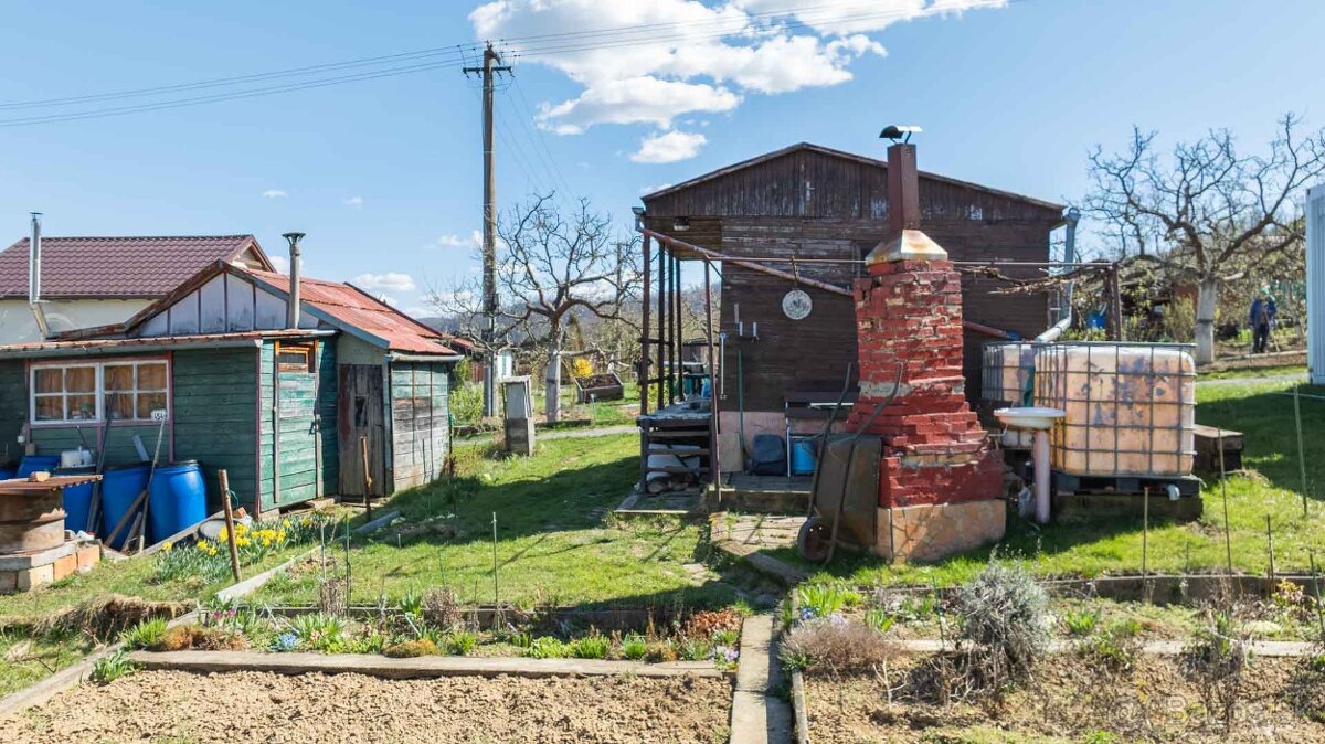 Chatka so záhradou v Záhradkárskej osade Zvolen pod Strážou - 13