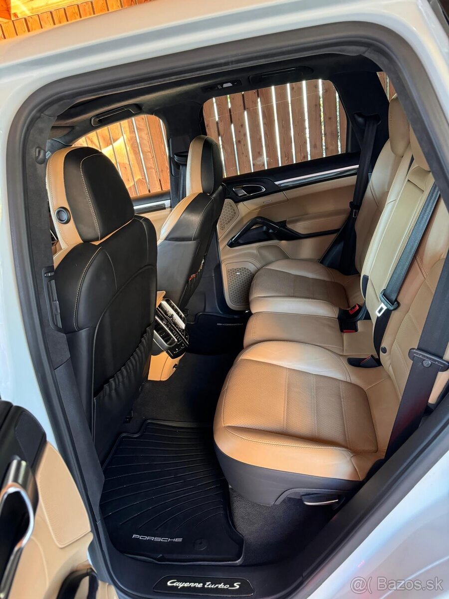 Porsche Cayenne turbo S - 13